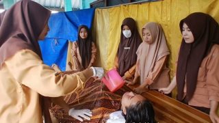 praktek memandikan dan menyolati